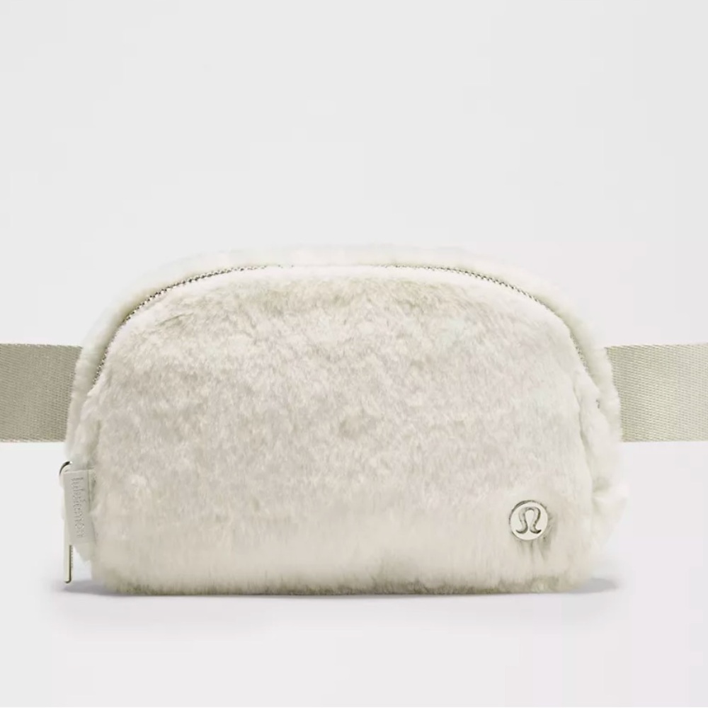 NWT Lululemon Everywhere Belt Bag Plush Fleece in Bone/Silver